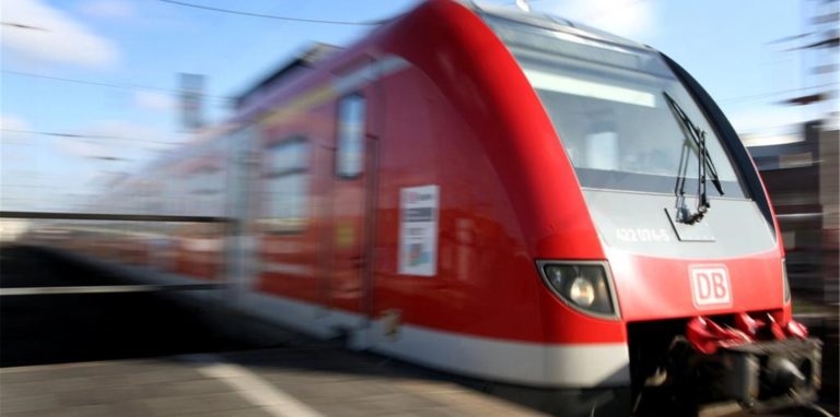 Wegen Arbeiten an einer Oberleitung in Essen-Kray ist die Bahnstrecke Essen-Gelsenkirchen fünf Wochen gesperrt. (Symbolbild)
