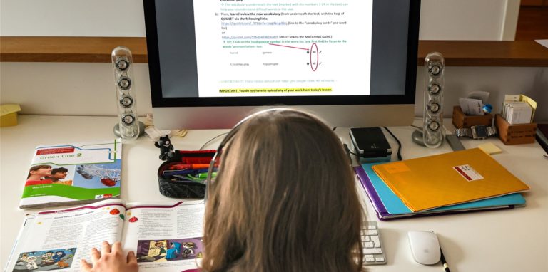 Noch für eine „längere Zeit“ werden die Kinder in NRW auch von zu Hause unterrichtet.