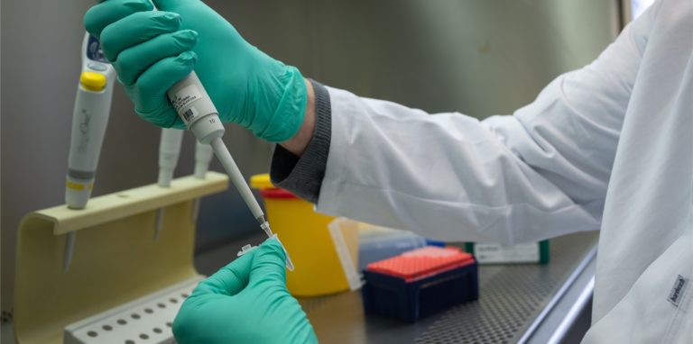 Inzwischen gibt es mehrere Mutationen des Coronavirus.