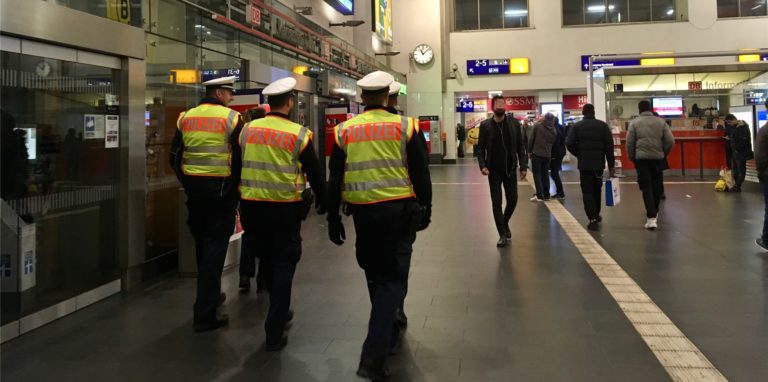 Die Bundespolizei kontrolliert im Hauptbahnhof bald ein neues Waffenverbot.