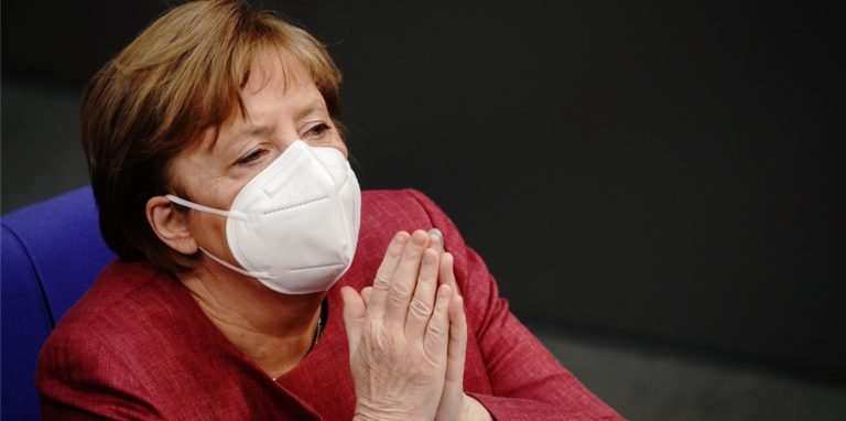 Bundeskanzlerin Angela Merkel (CDU) warnte im Bundestag eindringlich vor der Überlastung des Gesundheitssystems.