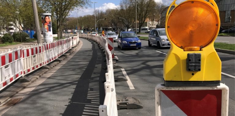 Bereits seit einigen Tagen ist der Ostwall für Autos nur auf zwei Spuren befahrbar. Das wird sich noch einmal ändern.