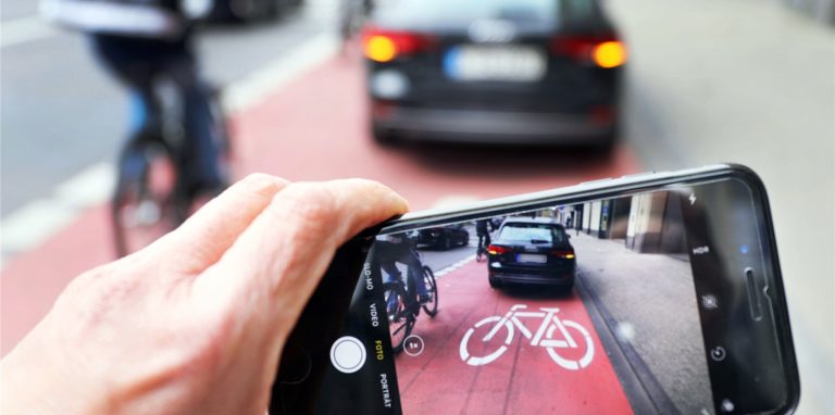 Eine wachsende Zahl von Parksünden wird in Nordrhein-Westfalens großen Städten von Privatleuten gemeldet.