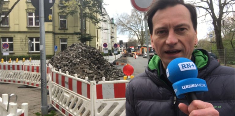 RN-Redakteur Björn Althoff beim Baustart des RS1.