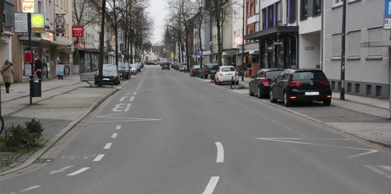 In Kürze dürfen auf der Waltroper Straße auch wieder LKW verkehren.