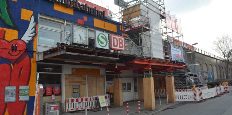 Der bislang genutzte Nordeingang in den Hauptbahnhof Dortmund ist abgesperrt.