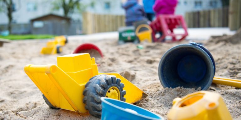 Nicht alle Eltern können ihre Kinder ab Montag (26. April) in die Betreuung geben.