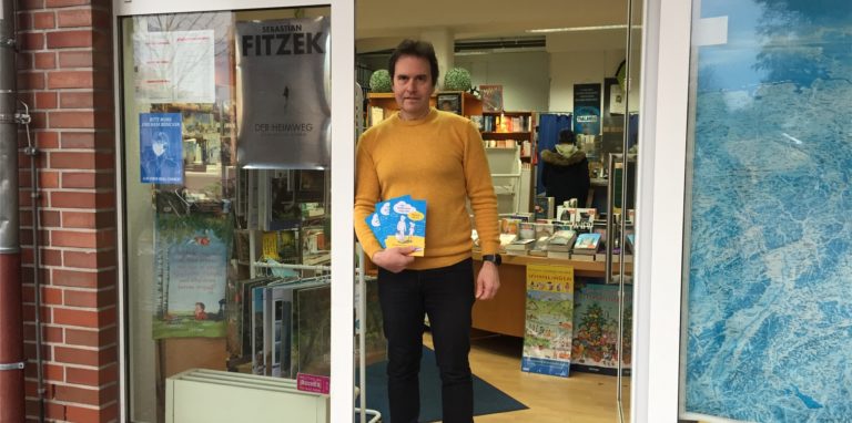 Christian Kokesch ist Inhaber der Marktbuchhandlung in Selm. (Archivbild) Eigentlich würde er sein Geschäft gerne öffnen, aber ob das trotz neuer Regeln möglich ist, weiß er am 23. April noch nicht.