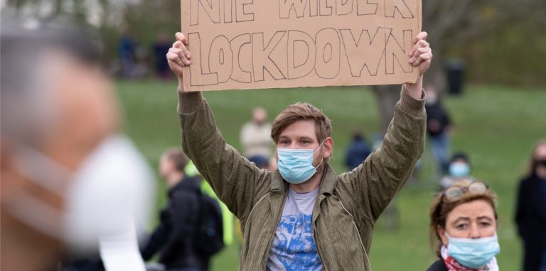 Die Nähe der #allesdichtmachen-Initiatoren zum „Querdenker“-Milieu wird immer offensichtlicher. (Symbolbild)