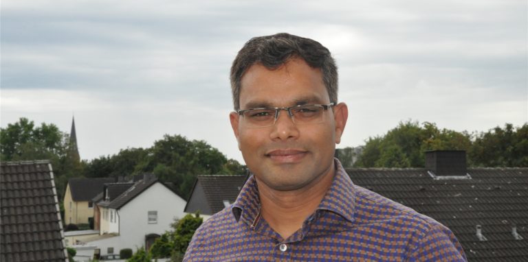 Pfarrer Praveen Mummadi aus Lünen verfolgt das Corona-Infektionsgeschehen in seinem Heimatland Indien täglich.
