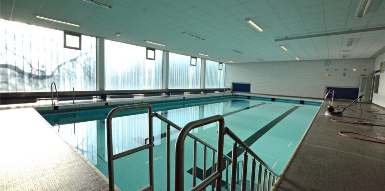 Das Hallenbad in Olfen bleibt trotz der Lockerungen im kreis Coesfeld geschlossen.