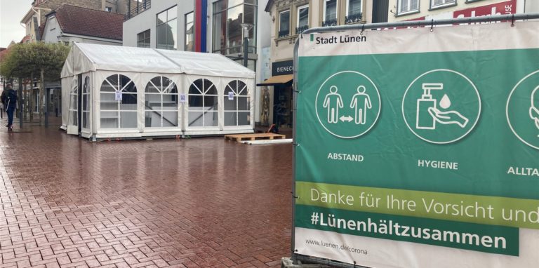In einem Zelt auf der Lange Straße in der Lünen Innenstadt eröffnet Freitag ein neues Testzentrum.