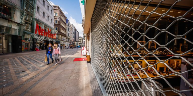 Längst nicht alle Geschäfte waren sofort geöffnet. Seit Donnerstag ist das Shoppen in Dortmund auf der Grundlage von Click & Meet in Verbindung mit einem negativen Testergebnis wieder möglich.