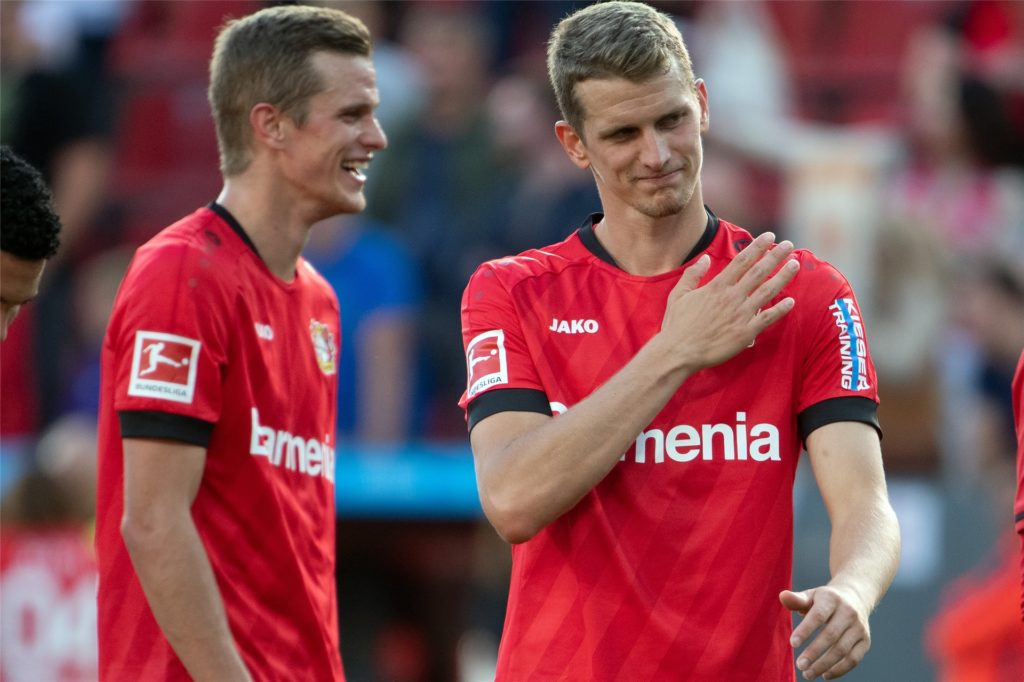 title attribut Seit 2017 spielen Sven (l.) und Lars Bender zusammen für Bayer Leverkusen.