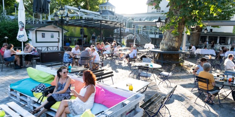 Der Biergarten des Parkhotels Herne ist an Pfingsten wieder geöffnet – und einer unserer Ausgeh-Tipps.