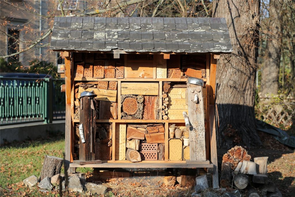 title attribut Von einfach bis umfangreich – Insektenhotels kann man in allen Formen und Größen bauen.