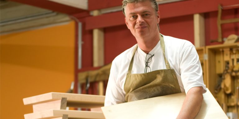 Matthias Attelmann stellte zunächst in Bochum, seit 2016 in Hattingen, exklusive Schneidbretter handwerklich her.