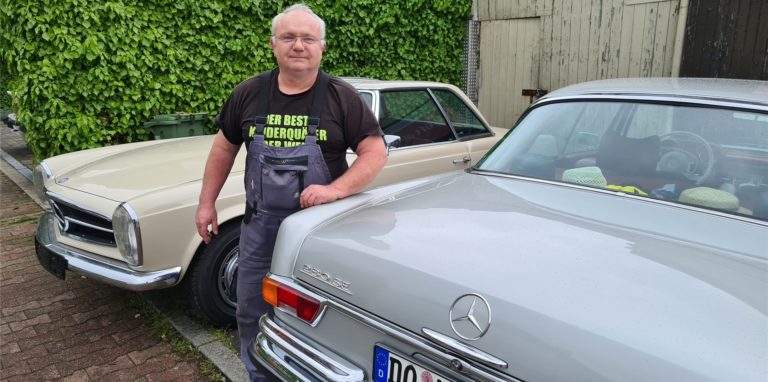 Georg Kazimirowicz sorgt in seiner Werkstatt in Brambauer dafür, dass historische Autos in neuem Glanz erstrahlen.