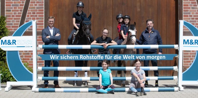 Marc Affüpper (l.) von M&R solutions ist nur einer der Sponsoren, die die Werner Reiter unterstützen.