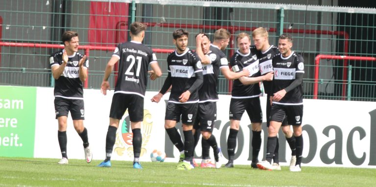 Joel Grodowski (4.v.r.) sorgte für den entscheidenden Treffer im Westfalenpokal-Finale.
