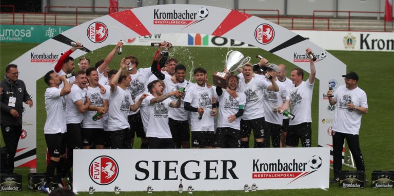 Joel Grodowski (3.v.l.) gewann mit Preußen Münster den Westfalenpokal.