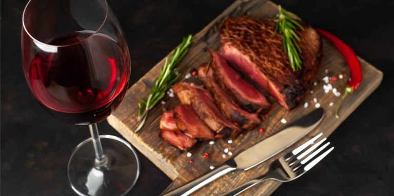 Edle Steak-Cuts sollten von ebenbürtigen Rotweinen begleitet werden.