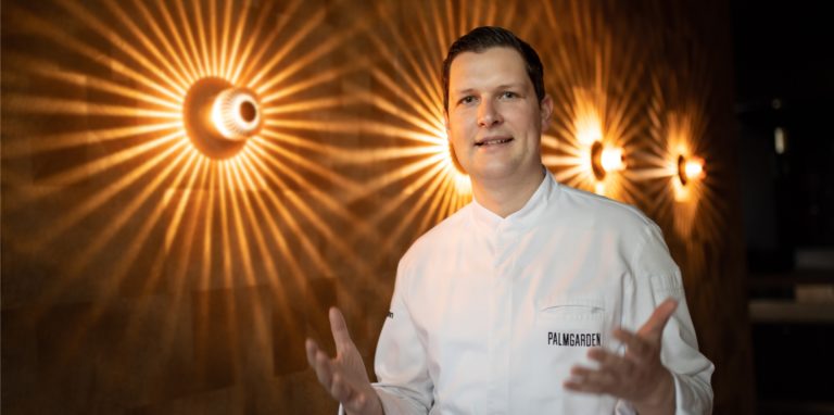 Der Dortmunder Sternekoch Michael Dyllong in der Küche seines Restaurants „Palmgarden“ in der Spielbank Hohensyburg