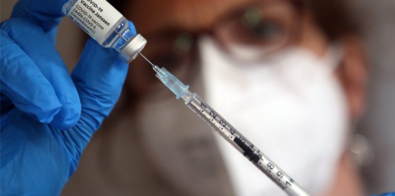 Die Ärzte in Lünen sollen den Impfstoff des Herstellers Johnson&Johnson nach Empfehlung nur an Menschen über 60 Jahren verimpfen.