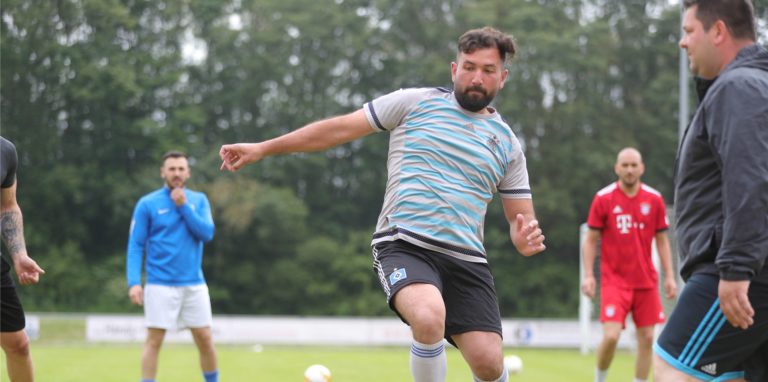 Auch die beiden Trainer Aykut Kocabas und Mario Martinovic waren beim Training voll dabei.