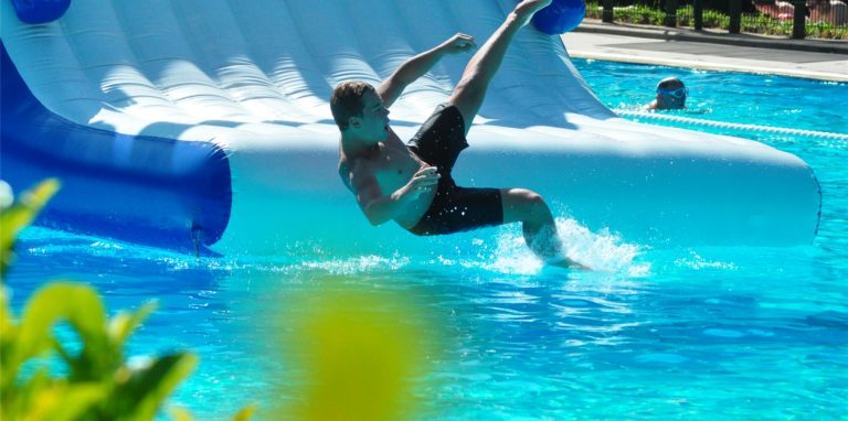 Den Super-Gau erlebt derzeit das Freibad Dellwig: Nur einen Tag nach der lang ersehnten Wiedereröffnung geschah ein großes Malheur (Symbolfoto).