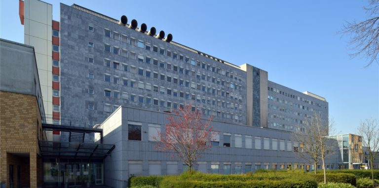 Das Bild zeigt den Eingangsbereich des St.-Marien-Hospitals in der Lüner City im März dieses Jahres.