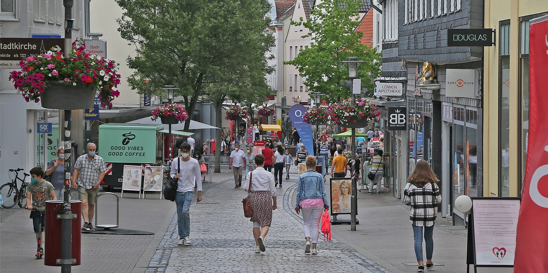 Die Geschäfte in der Fußgängerzone in Unna sind geöffnet. Auch Schnelltests brauchen Kunden nicht mehr.