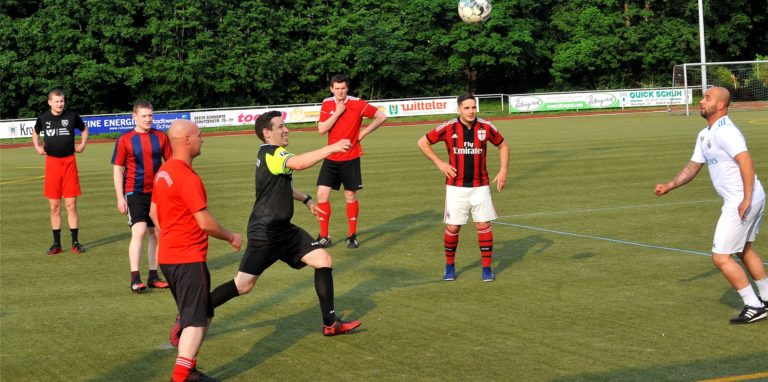 Holzpfosten Schwerte, Training nach Corona-Lockdown.
