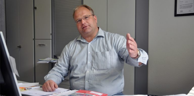 Jochen Gefromm, Geschäftsführer der gleichnamigen Unternehmensgruppe, in seinem Büro am Firmensitz in Lünen.