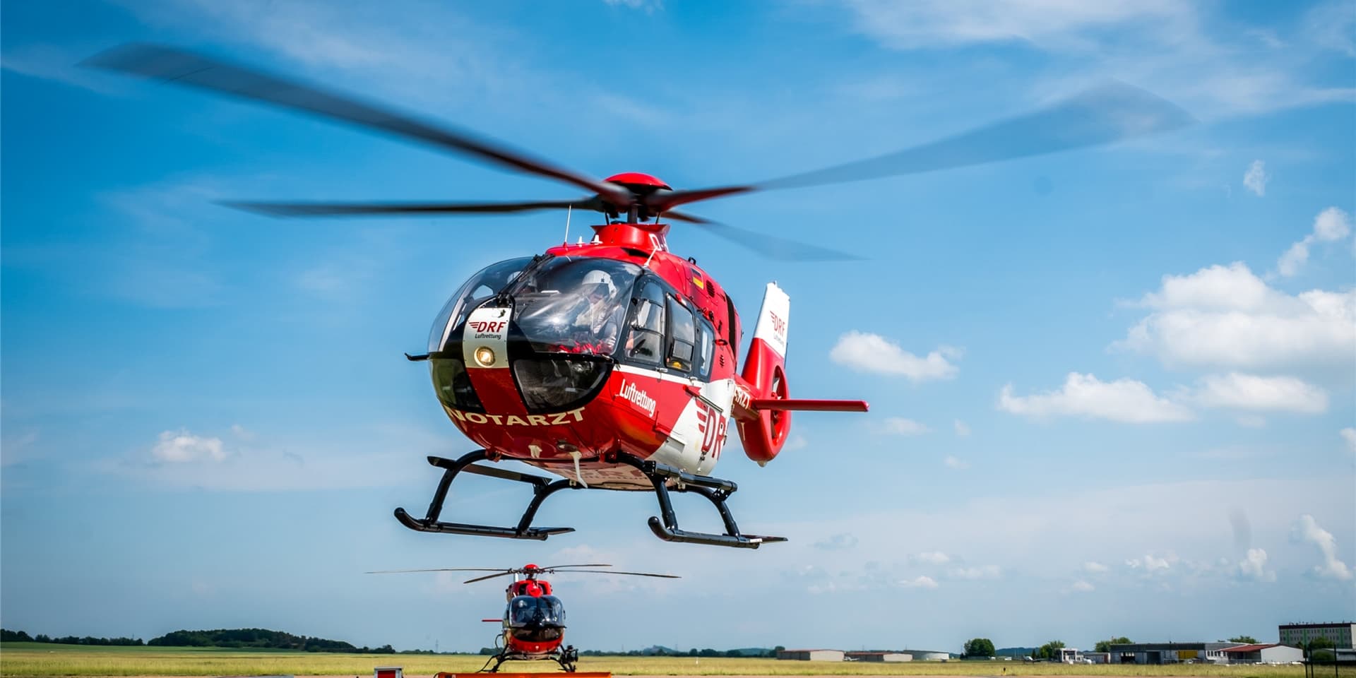 Ein Rettungshubschrauber landete wegen eines Verkehrsunfalls auf dem Rewe-Parkplatz an der Mengeder Straße in Lünen. Verletzte Personen musste er allerdings nicht transportieren.