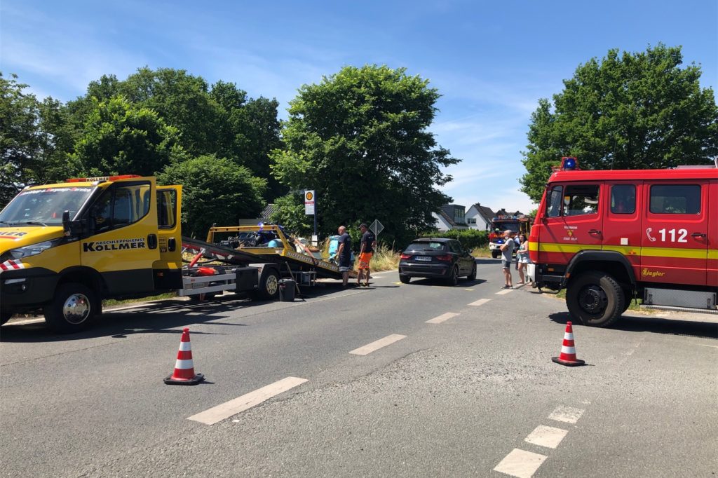 Die Straße wurde für die Zeit der Unfallaufnahme gesperrt. Die Straße wurde für die Zeit der Unfallaufnahme gesperrt.