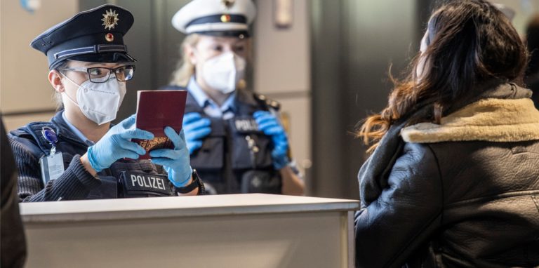 Kann man mit abgelaufenem Personalausweis und Reisepass trotzdem fliegen?