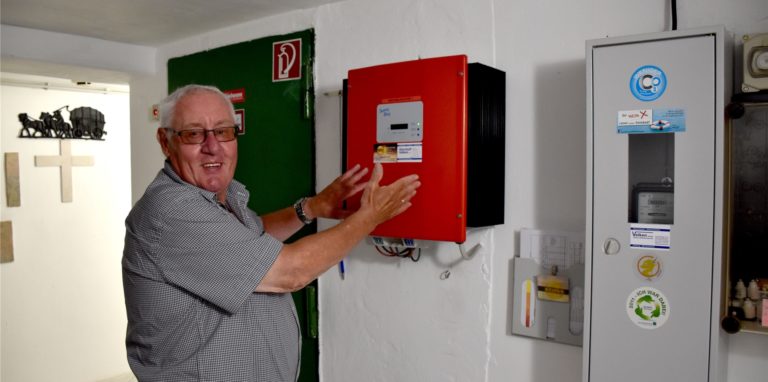 Klaus Reckers hat sich vor 13 Jahren für eine Photovoltaikanlage auf seinem Dach in Werne entschieden. Er würde sich auch wieder dafür entscheiden.