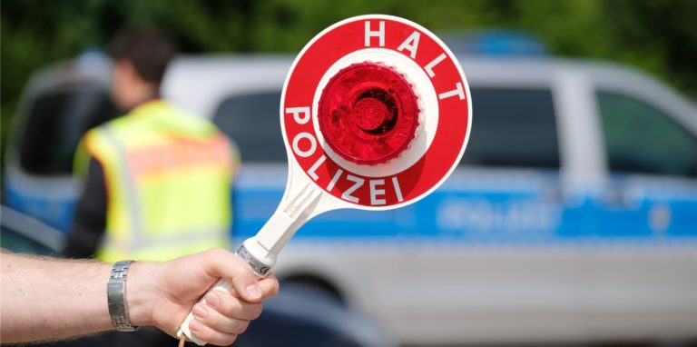 Auf der A2 kontrollierte die Polizei ein Wohnanhänger mit Überladung.