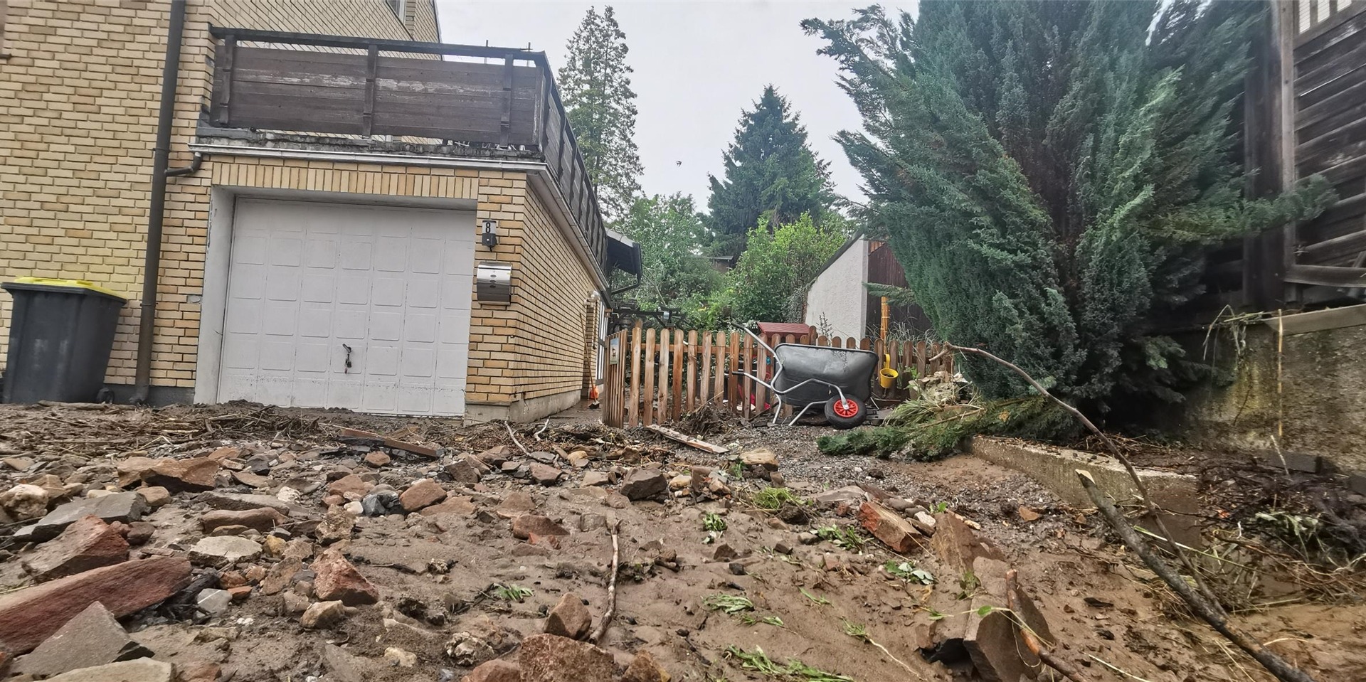 Ein Tag nach dem Unwetter sieht es am Neimener Weg so aus.