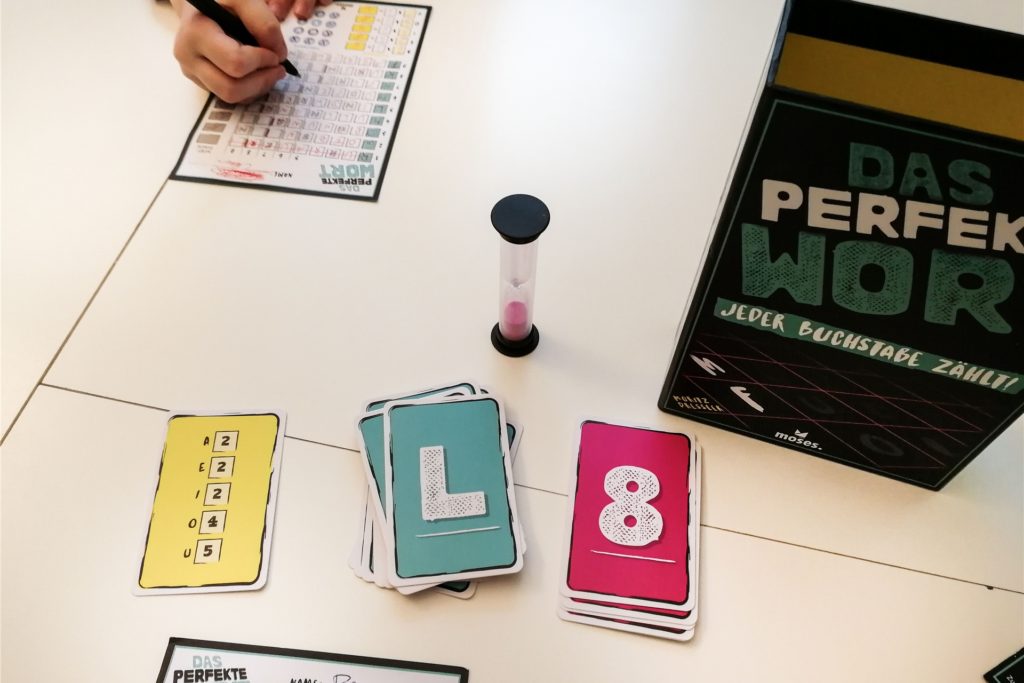 title attribut Wenn es um «Das perfekte Wort» geht, haben nicht nur Scrabble-Fans Spaß. Vorgegeben ist der Anfangsbuchstabe und die maximale Länge. Aber um Punkte abzusahnen, muss man als Erster möglichst bestimmte Umlaute oder Konsonanten einbauen.