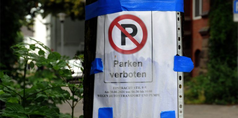 Offenbar nach einer Uralt-Vorlage am Computer gebastelt wurde dieses „Parkverbot“ an der Eintrachtstraße.