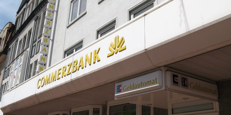Das Archivfoto zeigt die Commerzbank-Filiale in der Lüner City.