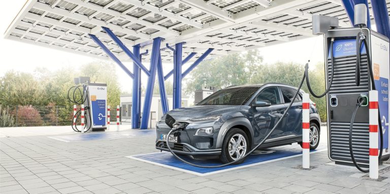 Das Aufladen eines Elektrowagens soll künftig nicht viel länger dauern als ein herkömmlicher Tankstellenbesuch.