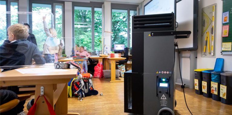 Luftfilter wie hier in einem Klassenraum an der Grundschule Neubiberg, hat die Stadt Werne nicht besorgt.