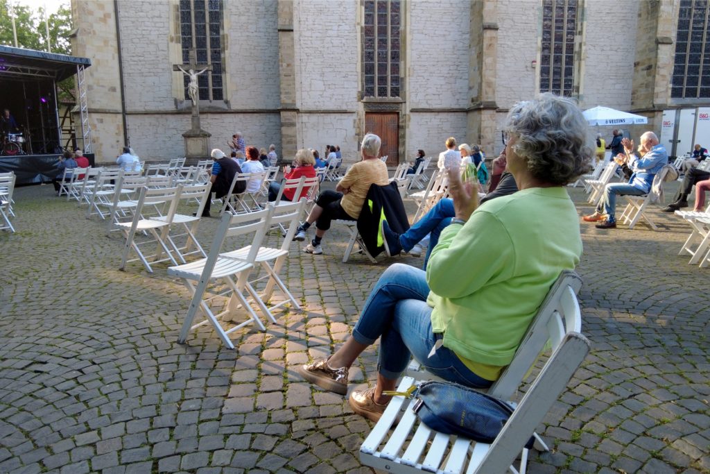 title attribut Die Zuschauer swingten begeistert mit.
