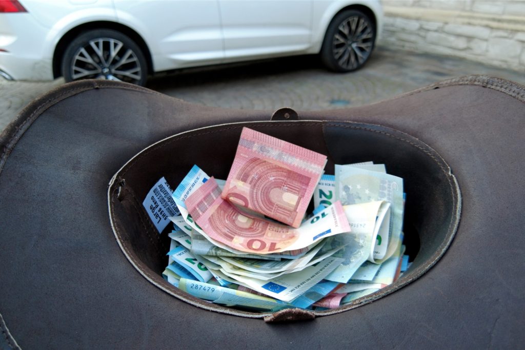 title attribut Hubertus Waterhues sorgte dafür, dass am Ende die Spenden im Hut gelandet sind.