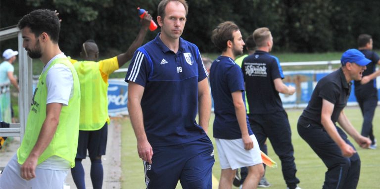 VfL Schwertes Trainer Dominik Buchwald durfte sich über ein besonderes Tor freuen.