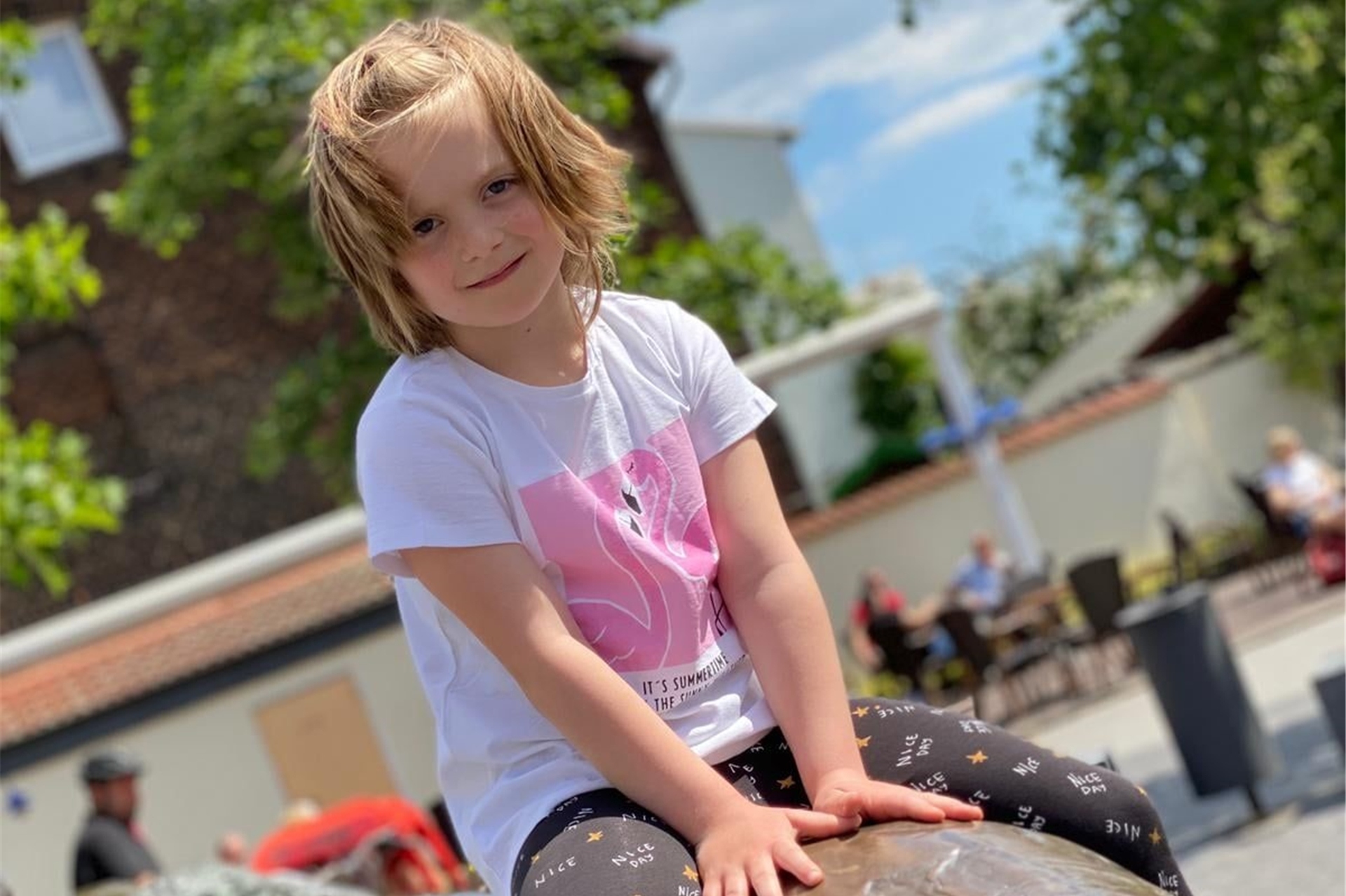 Die siebenjährige Liah-Mara ist am HLH-Syndrom erkrankt und sucht einen Stammzellen-Spender.