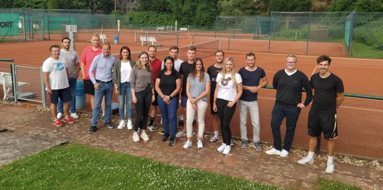 Insgesamt 40 Teilnehmerinnen und Teilnehmer gibt es beim Hobby-Turnier beim TC BW Werne. Ins Leben gerufen hat das Ganze Markus Schnatmann (l.).